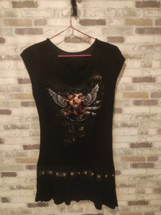 Camiseta negra con estampado