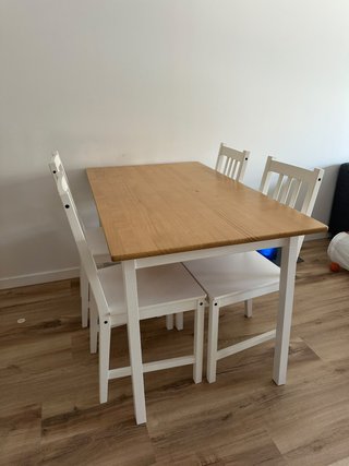 Juego de Mesa Comedor y 4 Sillas