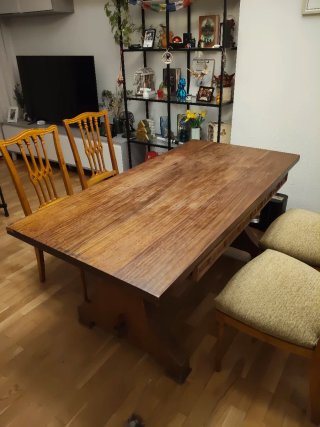 Mesa de Comedor de Madera. Con cajones. Aceptable.