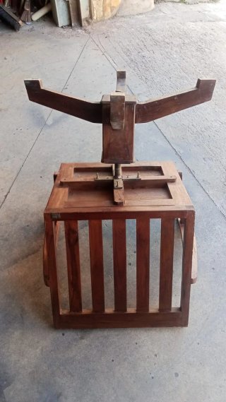 Silla de oficina antigua de madera