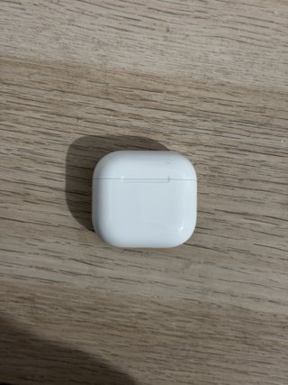 Estuche AirPods 4 Sin Cancelación de Ruido