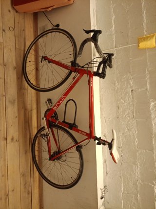 Bicicleta de carretera Vitus roja para arreglar!