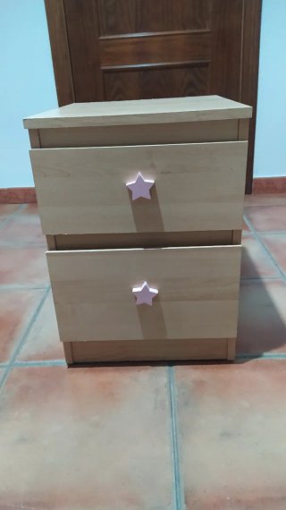 Mesita de noche Ikea con cajones
