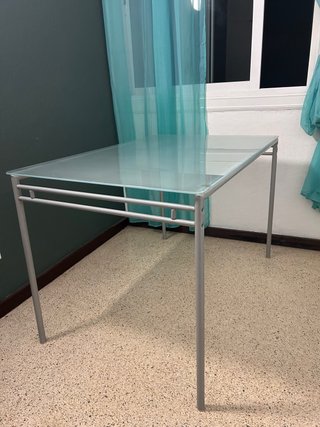 Mesa de Comedor de Cristal y Metal