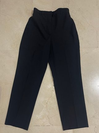 Pantalones Negros de Corte Clásico