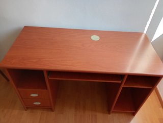 Mesa de escritorio de madera