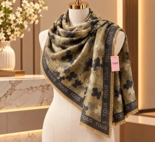 5 Pañuelo TOUS estampado