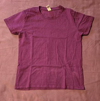 Camiseta morada básica