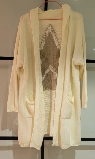 Chaqueta larga de punto beige