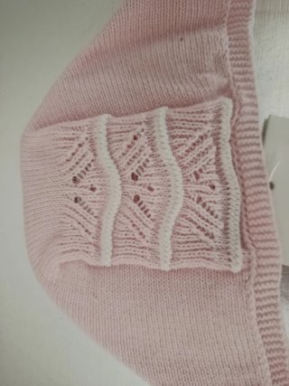 Capota de punto rosa para bebé de Pili Carrera