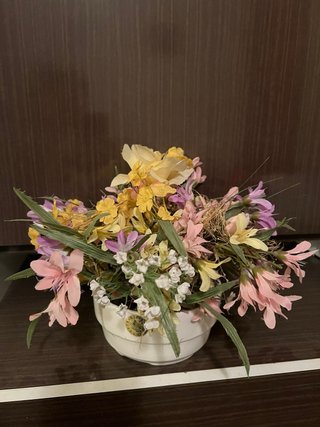 Jarrón con Flores Artificiales