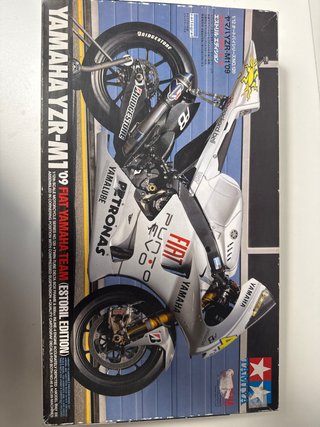 Maqueta Tamiya Yamaha YZR-M1 '09 Estoril