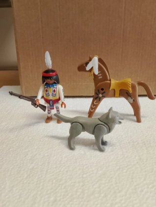 Lote Playmobil Indio con Caballo y Lobo
