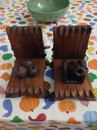 Pareja de Sujetalibros Antiguos de Madera