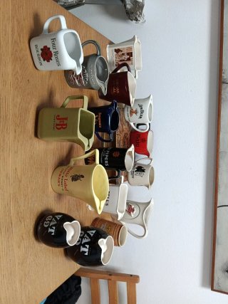 Colección de 16 Jarras de Whisky únicas y original