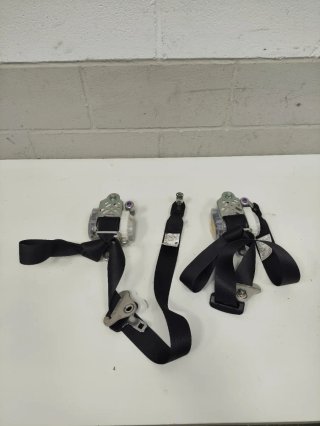 2 Cinturones  del. Subaru Forestet de 2016.