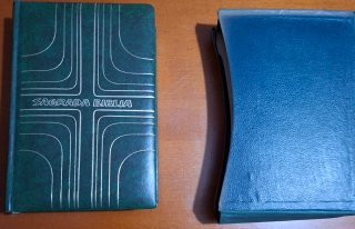 Biblia formato libro estandar con funda