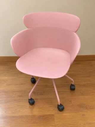 Silla de escritorio rosa con ruedas