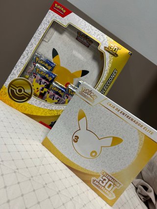 ETB y Colección Album 30 Aniv. Pokémon