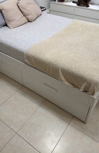 URGE Cama con cajones blanca
