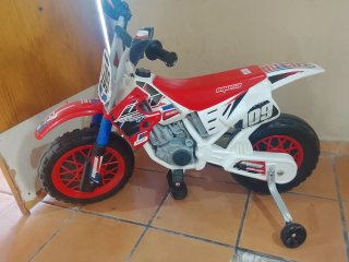 Moto de batería infantil