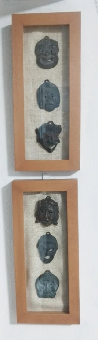 2 Cuadros con Máscaras Antiguas de tragicomedia.