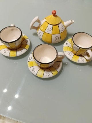 Set de Cafetera, 3 Tazas y 3 Platos Cerámica