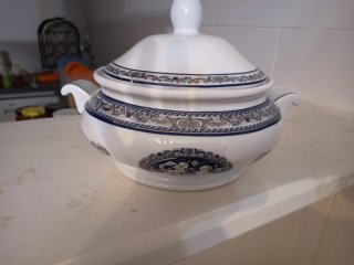 Sopera de Porcelana Blanca y Azul