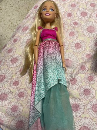 Muñeca Barbie con Vestido Estampado
