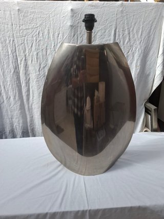 Lámpara de mesa vintage de acero