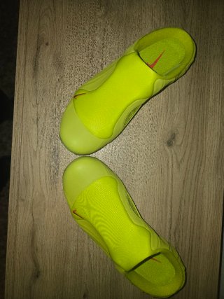 Zuecos Nike Amarillos