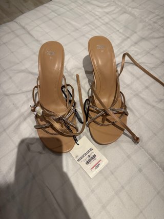 Sandalias de tacón Zara beige
