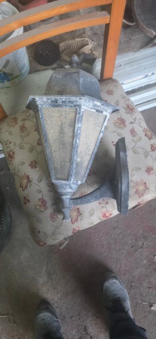 Farol de pared metálico