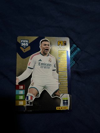 Carta Panini FIFA 365 Golden Baller Mbappé
