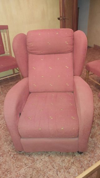 Sillón relax reclinable rojo. Tengo 2 unidades
