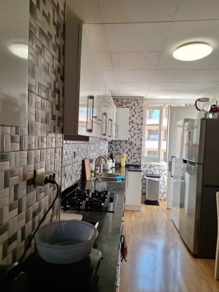 Habitación doble amueblado para mujer