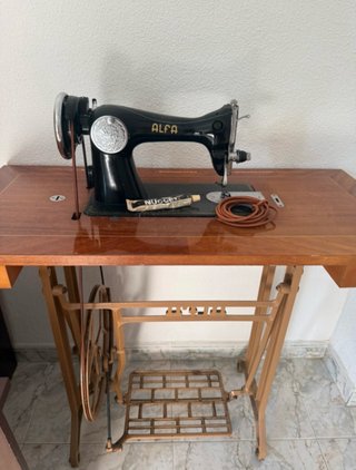 Máquina de coser antigua ALFA
