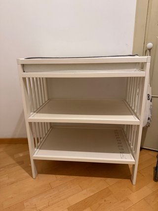Cambiador de bebé Ikea con colchoneta