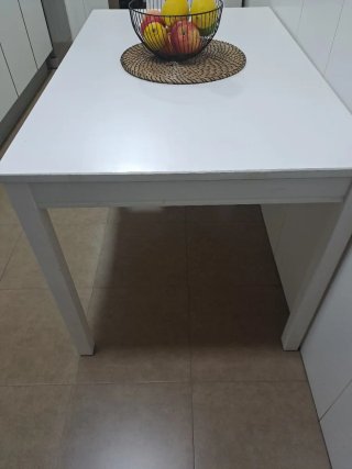 Mesa de cocina blanca