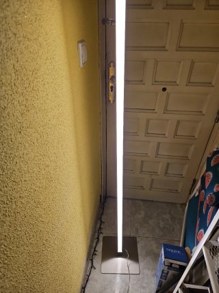 Lámpara de pie minimalista