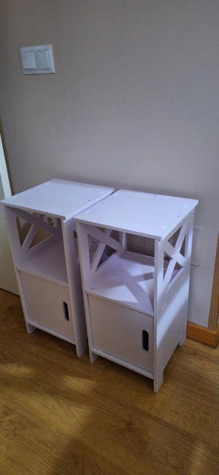 2 Mesitas de Noche Blancas. Estilo Ikea