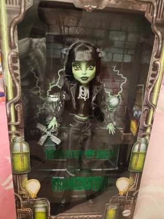 Muñeca Monster High Frankie Stein Universal