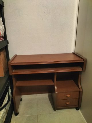 Mesa de escritorio de madera