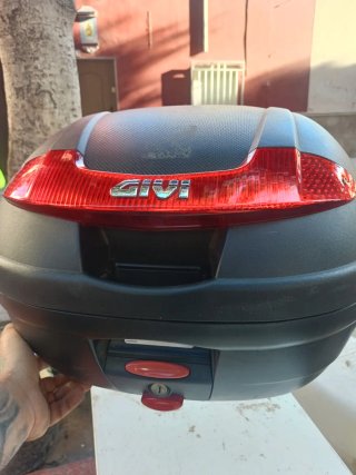 Baúl Givi para Moto Con soporte Harley sportster