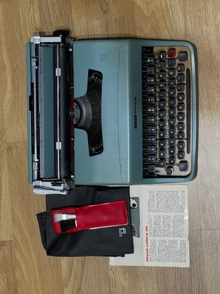 Máquina de escribir Olivetti Lettera 32