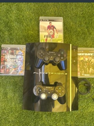 PS3 (PlayStation 3) con 2 mandos y 3 juegos