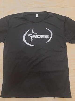 Camiseta Negra con logo NOFS.