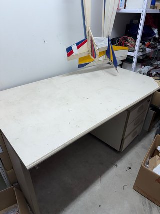 Mesa de estudio blanca