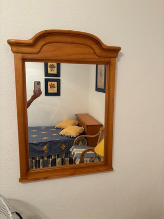 Espejo de Pared con Marco de Madera
