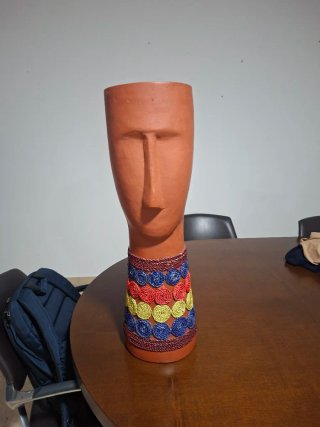 Jarrón Escultórico de Barro